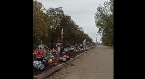 一分鐘看懂俄烏戰爭殘酷真相 整條路旁都是俄軍墳堆