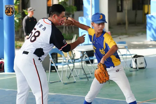統一獅前進校園 胡智為、林岱安指導金城國中!潘威倫、高國慶成為宅港國小百年校慶驚喜