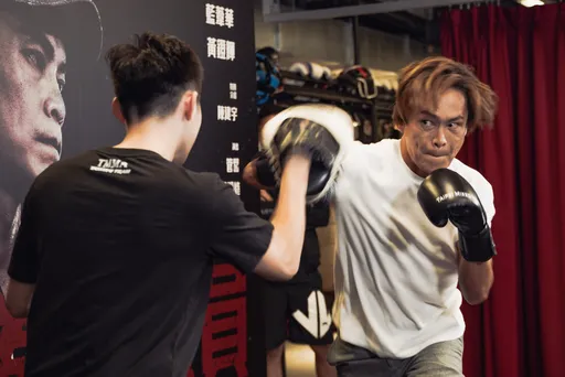 黃鐙輝忍腳傷練拳練到吐 被國中生拳頭威力嚇到