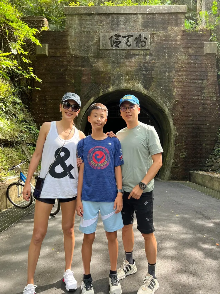 不少人都猜有權利「翻牌」賈永婕陪睡的，大概也只有他14歲的小兒子有這個「福利」。引自賈永婕臉書