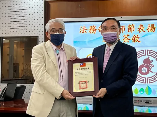 法醫蕭開平獲表揚傑出醫師!兒想繼承父志 他苦勸2小時:很辛苦