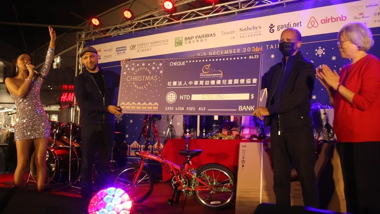 如同往年，歐洲聖誕市集的所有活動盈餘，將全數捐贈給社團法人中華育幼機構兒童關懷協會。台灣法國人協會提供