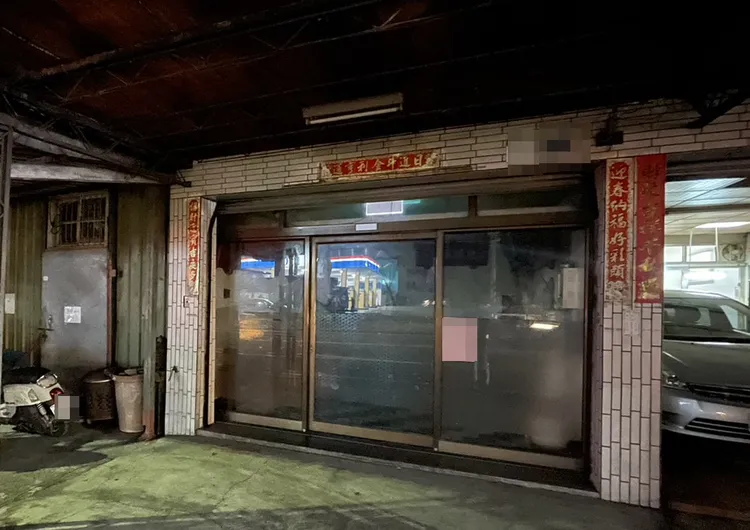 檢警去年9月8日在民宅2樓查獲色情交易。讀者提供