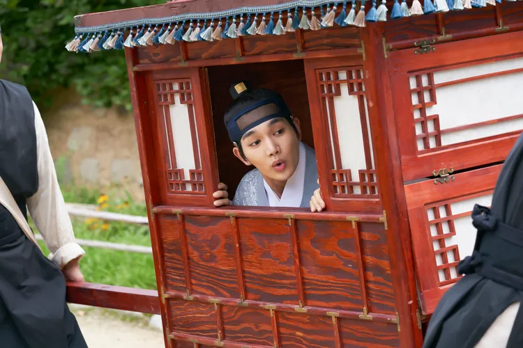 武矸大君最喜歡偷溜出宮，想快點成親娶妻。Netflix提供