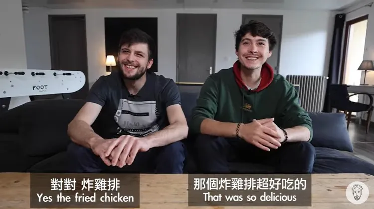 令法國人最讚賞有加的台灣夜市美食，就是皮脆肉嫩汁多味美的雞排。翻攝Ku's dream酷的夢-的YouTube頻道