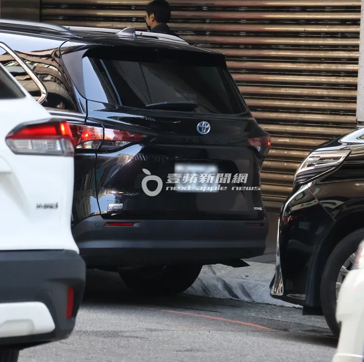 蔣萬安的座車離開會場後違停在紅線處。特勤中心攝