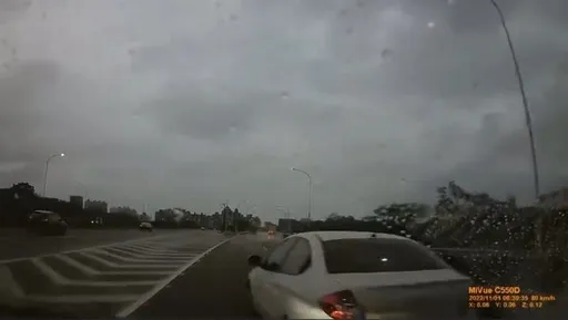 國道遇鬼切螃蟹車!後車駕駛怒:差點被收掉 「送你4張罰單」