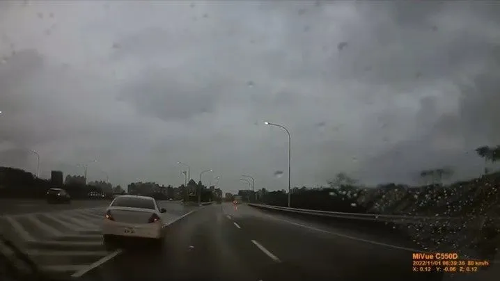 翻攝自臉書「爆廢公社公開版」