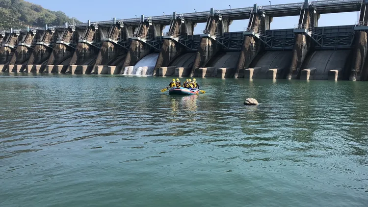 今上午民眾發現石岡壩下有一具浮屍。民眾提供