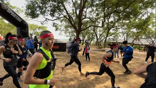 奔跑吧!中捷清晨提前發車 讓路跑選手搭捷運去當running man