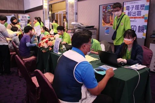 台積電周末高雄徵才 高中職畢年薪70萬起