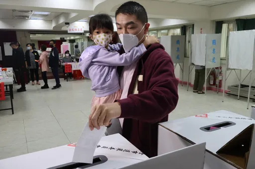 珍惜唯一帶女兒投票機會　謝國樑：心情平靜、感謝大家照顧