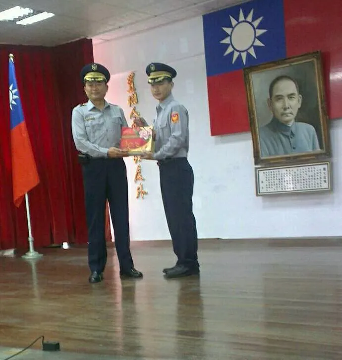 花蓮縣警局前主任秘書方世君施打第3劑BNT疫苗後，出現發燒症狀，後急救無效不治。翻攝台東縣警局臉書