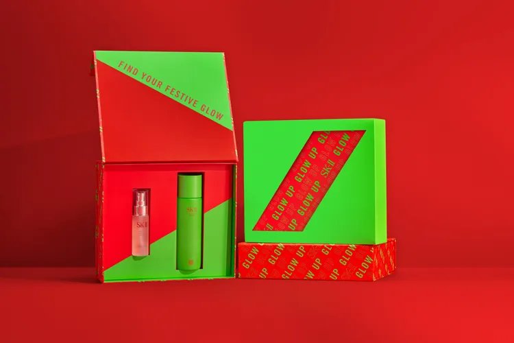 2022節日限定版禮盒，購買限定版青春露，就會加贈青春奇跡噴霧精華和免費限定禮盒包裝。品牌提供