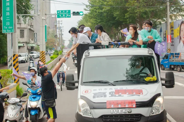 支持者送高虹安最愛的奶茶。翻攝自高虹安臉書