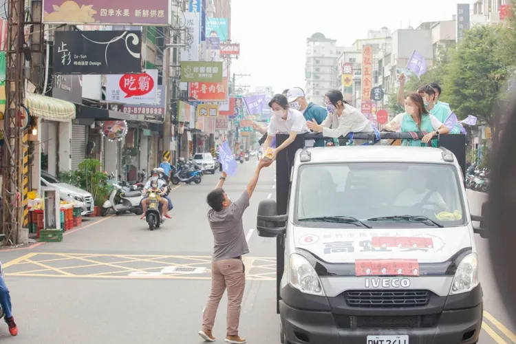 支持者送高虹安最愛的奶茶。翻攝自高虹安臉書