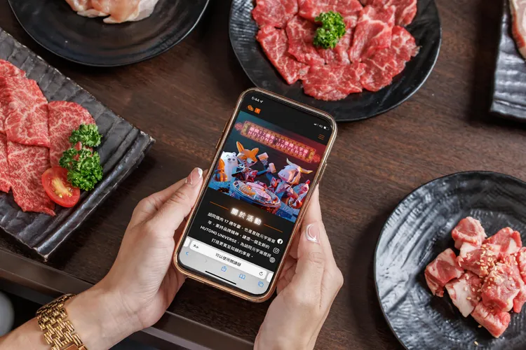 「胡同燒肉」11/25正式發行效期一年的賦能型NFT，其中之一款消費滿1500元，餐餐享88折、二小時無限暢飲。業者提供