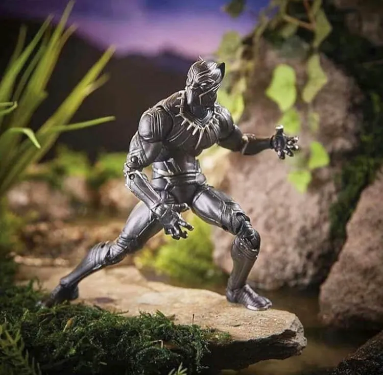 紀念款6吋黑豹可動人偶，售價999元。新光影城提供