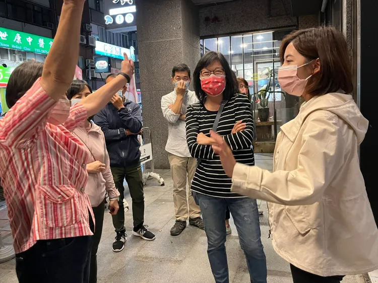 支持者到競總為黃瀞瑩道賀。楊明峰攝