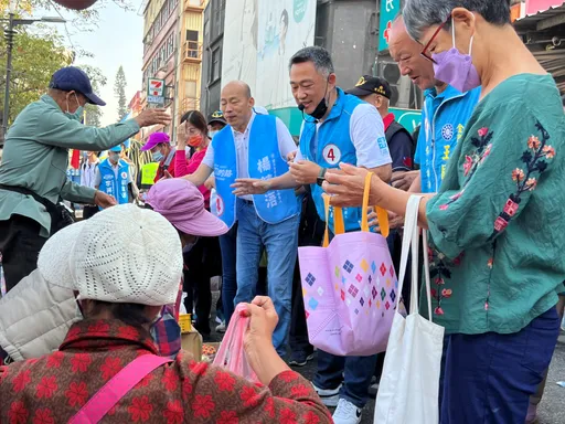 韓國瑜跨海快閃助選！金門合體楊鎮浯掃街半日　韓粉超驚喜