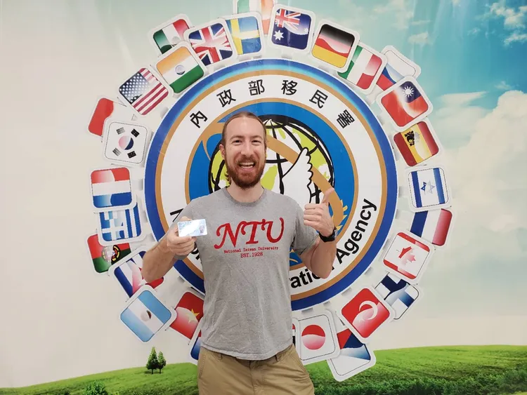 薛馬坦申獲外僑永久居留證，表示未來將繼續留在台灣深耕教學研究。翻攝畫面