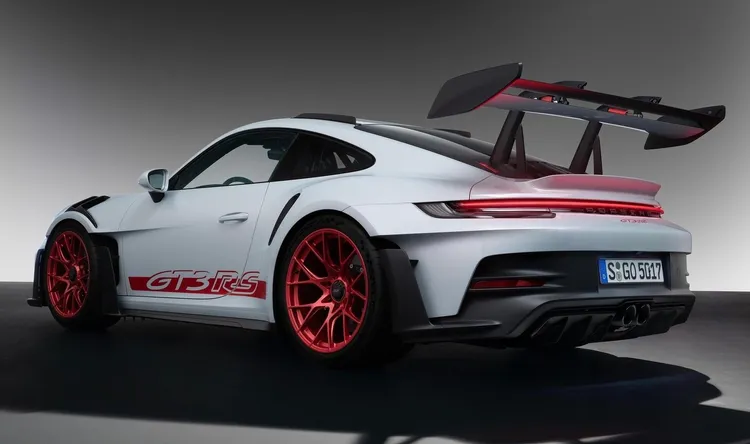 據聞全新992世代911 GT3 RS的轉手價差，在台已被炒作至150萬元至200萬元之間。原廠提供