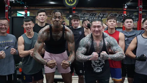 當魔獸霍華德遇上館長 同場尬肌肉真的是OMG!OMG!