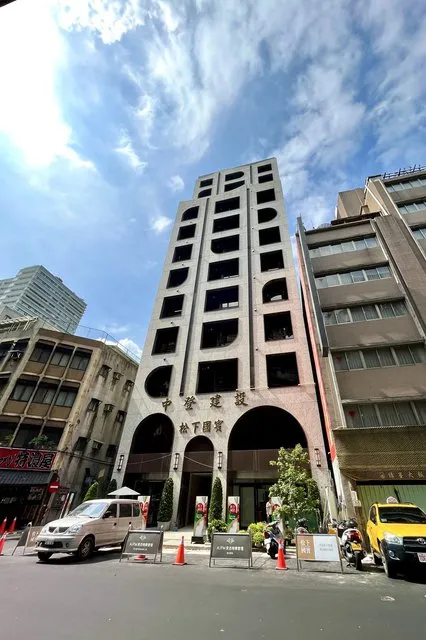 「松下國賓」於2019年一度淪為爛尾樓，今年重返市場打造地上13樓的住辦混合大樓，希望以全新姿態重拾消費者信心。資料畫面