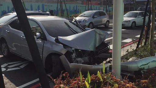 高雄站東路通車1個月3車禍 男煞車失靈自撞電桿