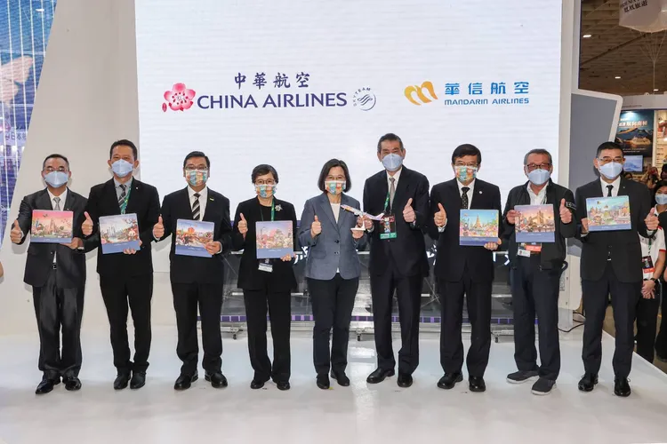 華信航空在台北南港展覽館一館J1301。業者提供