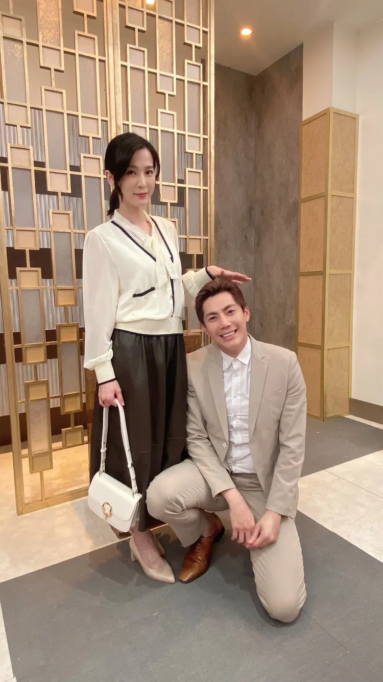 楚宣（左）竟然演王凱的媽。民視提供