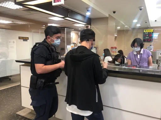 小心有詐！購物轉賣須先匯款12萬　新店警與銀行行員成功攔阻