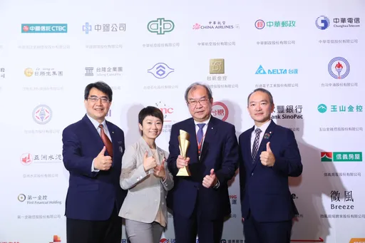 致力2050淨零碳排放 華航、長榮航續蟬聯台灣企業永續獎