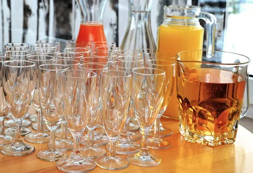 「招待」來訪朋友喝自助飲料吧! 店家出面制止他怒給一星「害我尷尬」