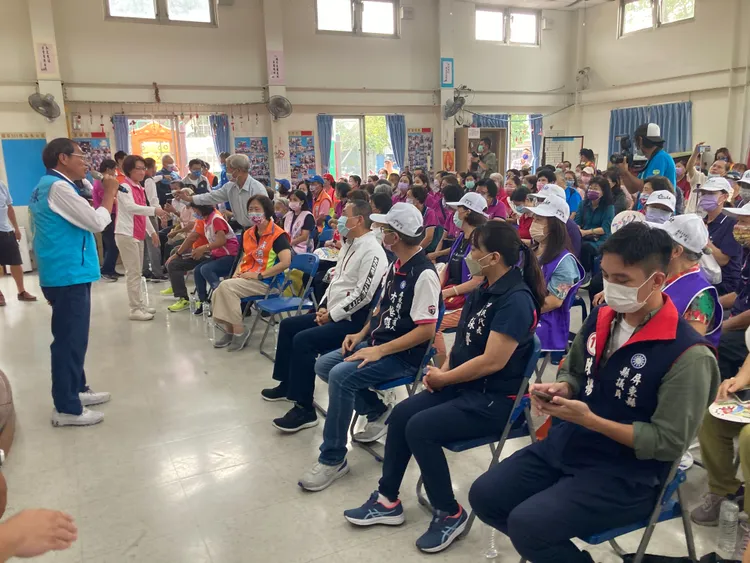 侯蘇二人趕至與支持群眾座談。陳宏銘攝