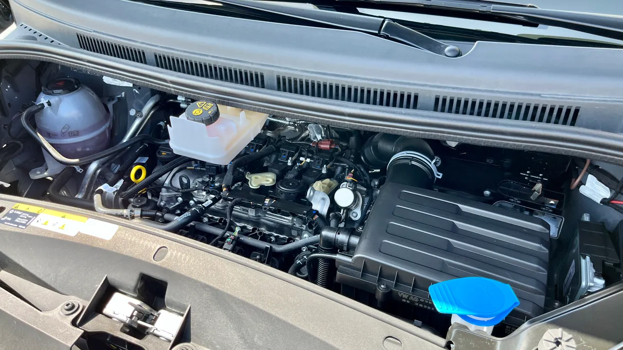 EA888 Evo4的2.0升汽油渦輪引擎,204匹馬力能讓超過兩噸的T7 Multivan在9.4秒完成0-100km/h加速,平均油耗為12.4km/L。陳志淵攝