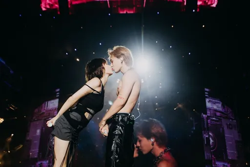 「性感小野馬」泫雅上月才跟未婚夫來台玩親親 今證實終結7年姊弟戀