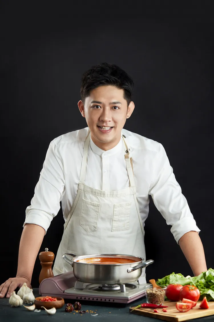 主廚張克勤擁有近26年的廚藝，累積豐富的專業知識與深厚粵菜、 原住民料理和台菜功力。業者提供