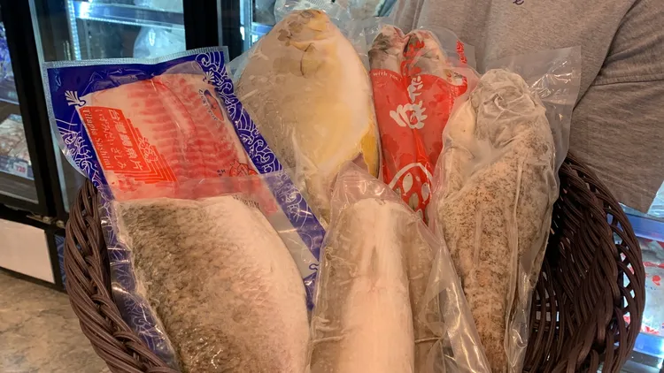 台中魚市場推出六種國產養殖魚料理教作課程，含食材、教作與作好帶回家品嘗只要888元。曾雪蒨攝