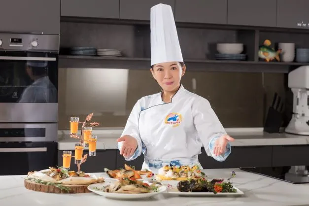 台中魚市場邀請百大名廚鄧姈如擔任講師與行政主廚，開設六堂六種國產魚料理課程。台中魚市場提供
