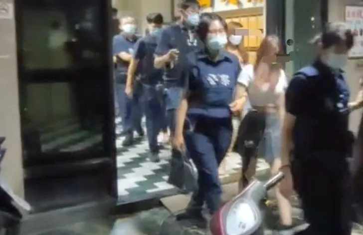 投身情色產業的女子多有苦衷，工作時還有被警方逮捕的風險。讀者提供