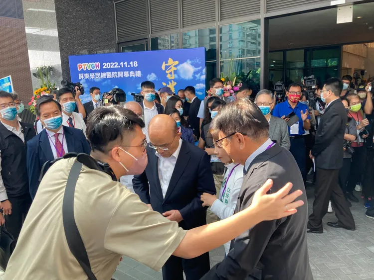 潘孟安等送蘇貞昌離去。陳宏銘攝