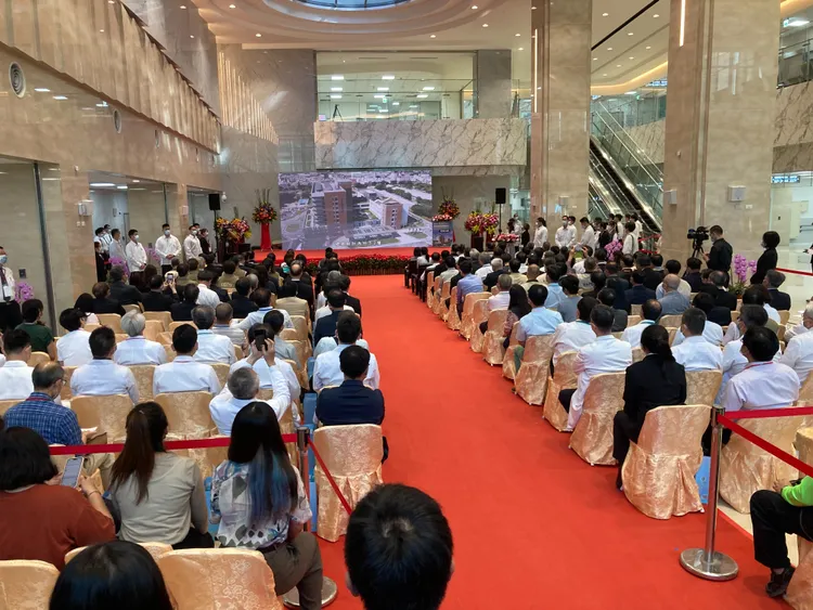 啟用儀式時，會場先行簡報。陳宏銘攝