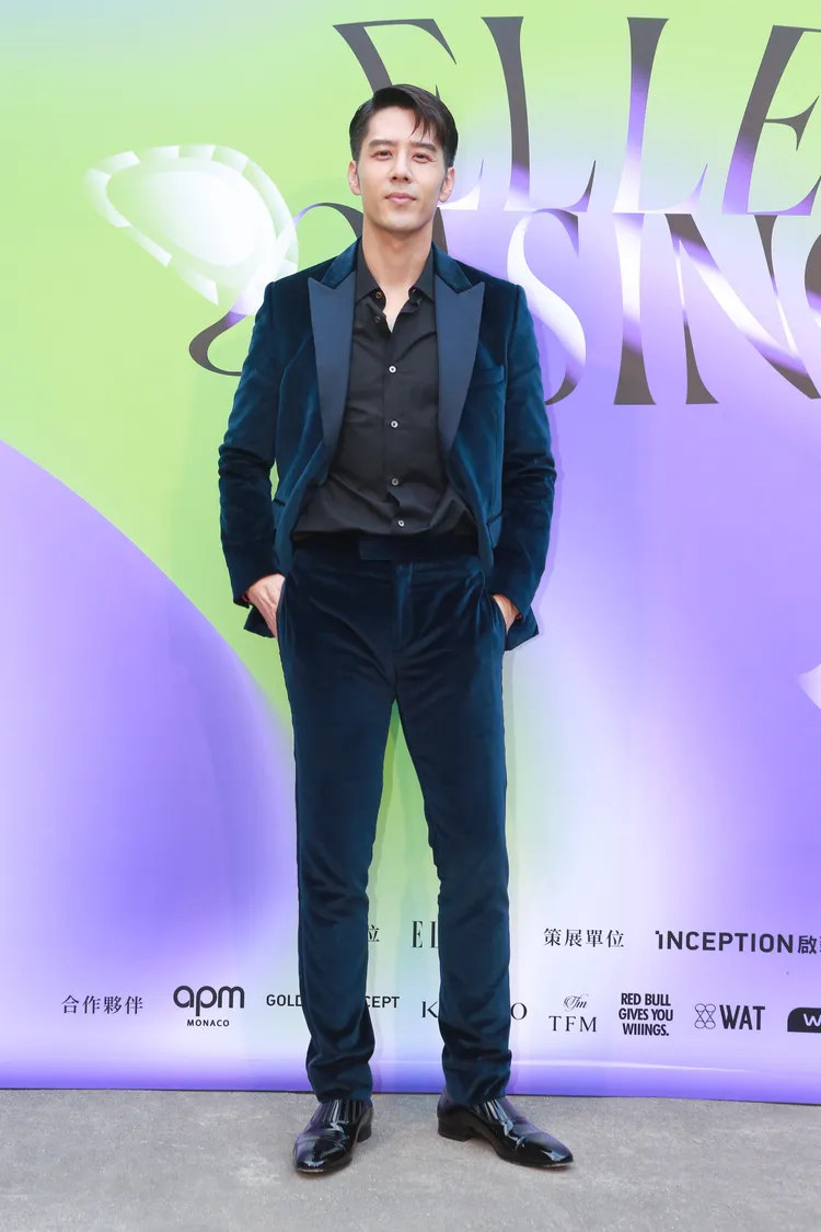 胡宇威形容今日的穿搭很像「007」性感又氣質。朱世閎攝