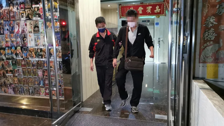 警方救出被害人。陸運鋒攝