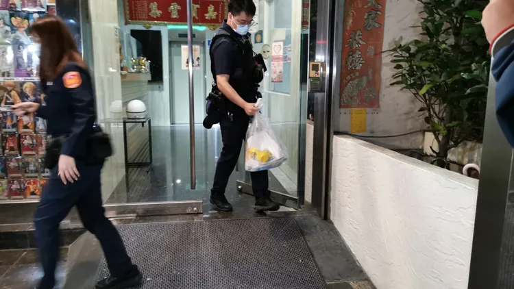 警方查扣相關證物。陸運鋒攝