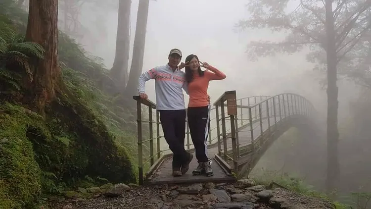 夫妻倆都愛爬山。翻攝翁家明臉書