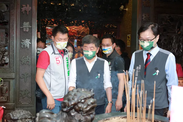 陳時中今早赴景美市場掃街拜票。朱世閎攝