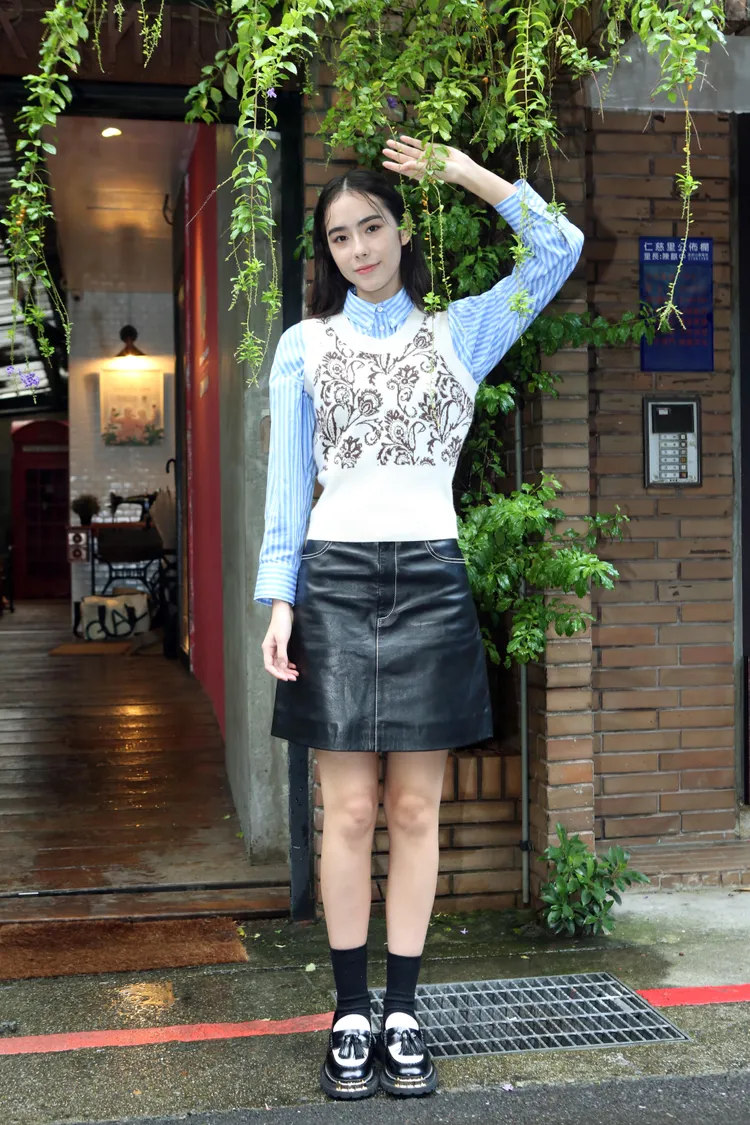 林奕嵐5歲開始拍童裝，14歲拍廣告，去年接了第1部戲《她和她的她》。張哲鳴攝