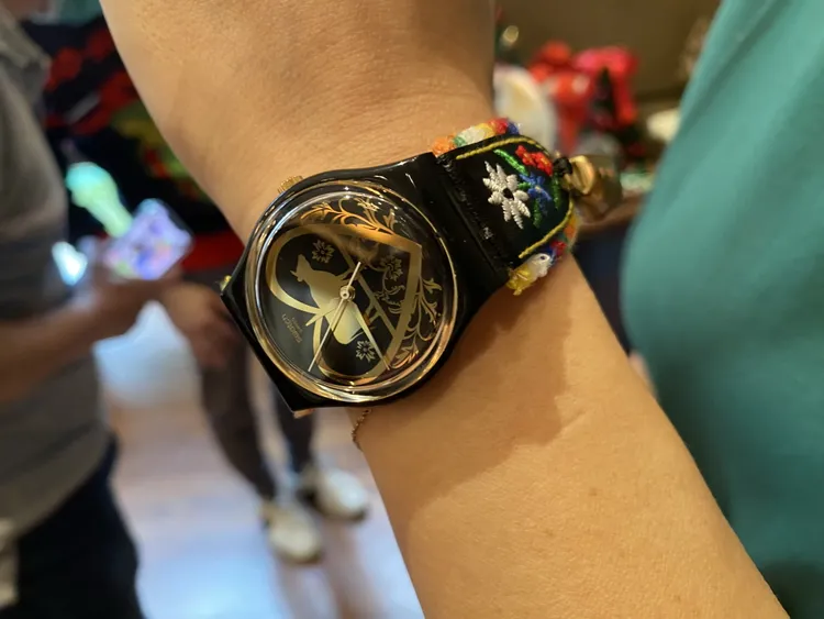 Golden Merry特別錶以Die Glocke錶款做延伸設計，面盤與錶帶裝飾聖誕應景元素。林哲良攝